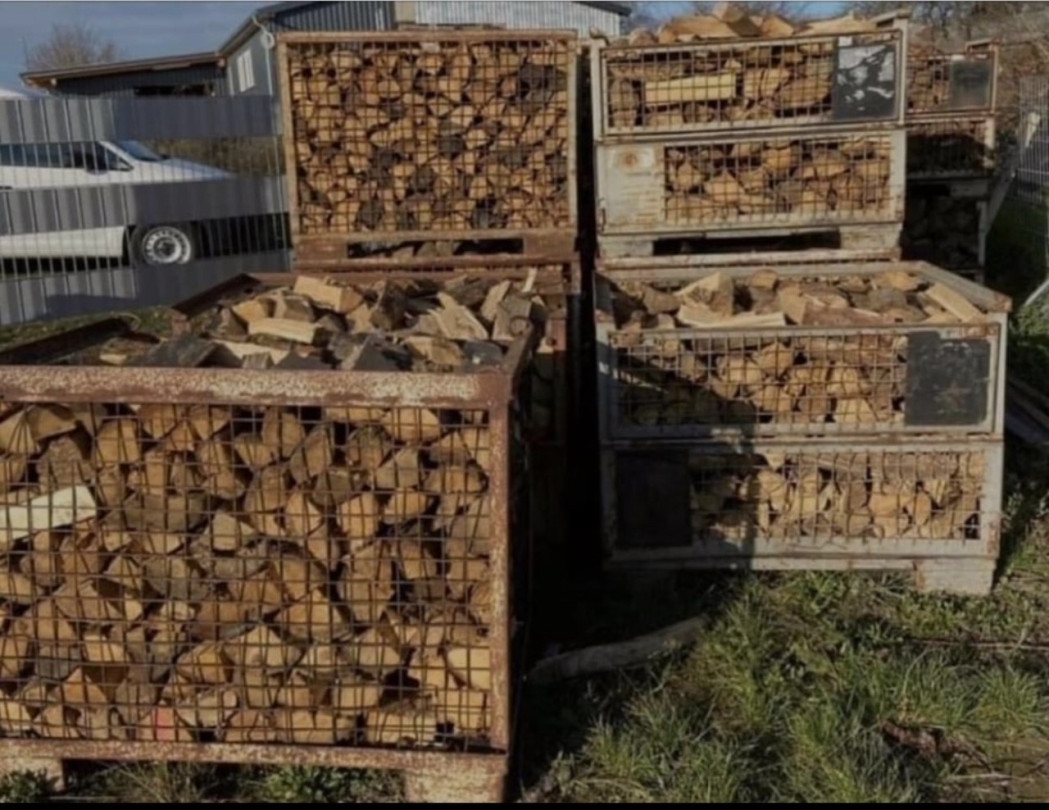 split oak stakes pointed tip